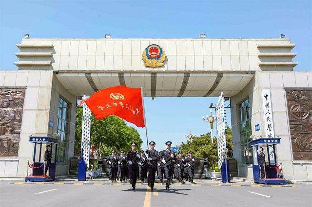 <b>数据驱动的智慧教育:中国人民警察大学信息化建设创新实践</b>